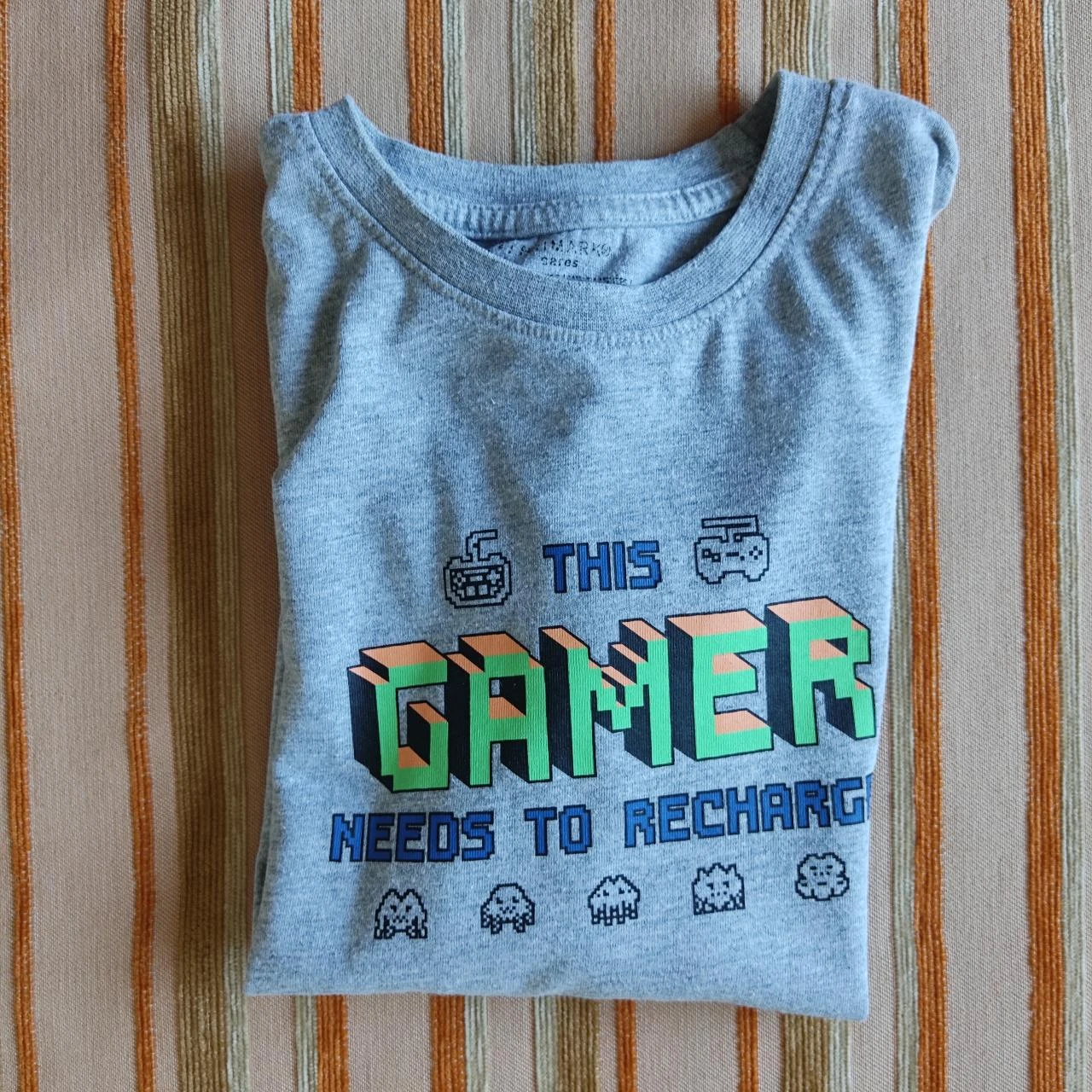 Camiseta de manga corta. Talla 6 A (116 cm)